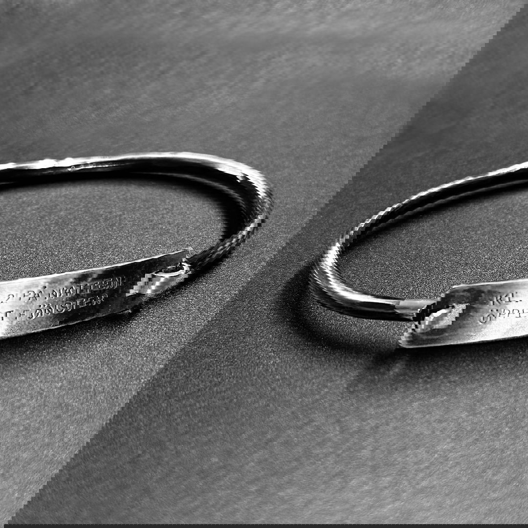 Kl 2 På Natten Cuff