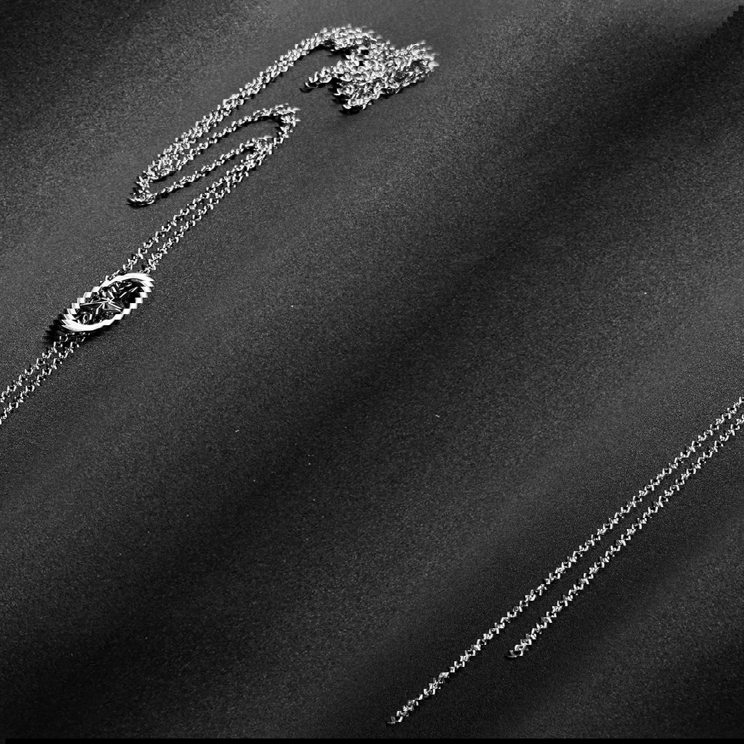 Dom Som Skiner Necklace